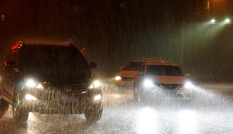 长途租车旅行要特别注意大雨天的安全